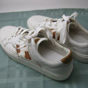 UGG Dinale Cow Print Low Leather White Women's Size 6 Sneakers Shoes 1120698